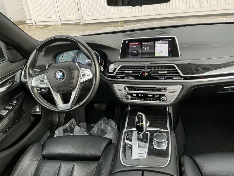 BMW 7er 740i 2018 – снимка 17
