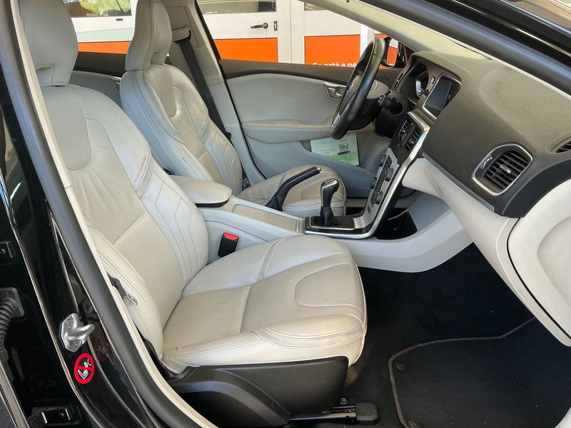 Volvo V40 Cross Country 2.0 D2 Ocean Race 2015 – снимка 16