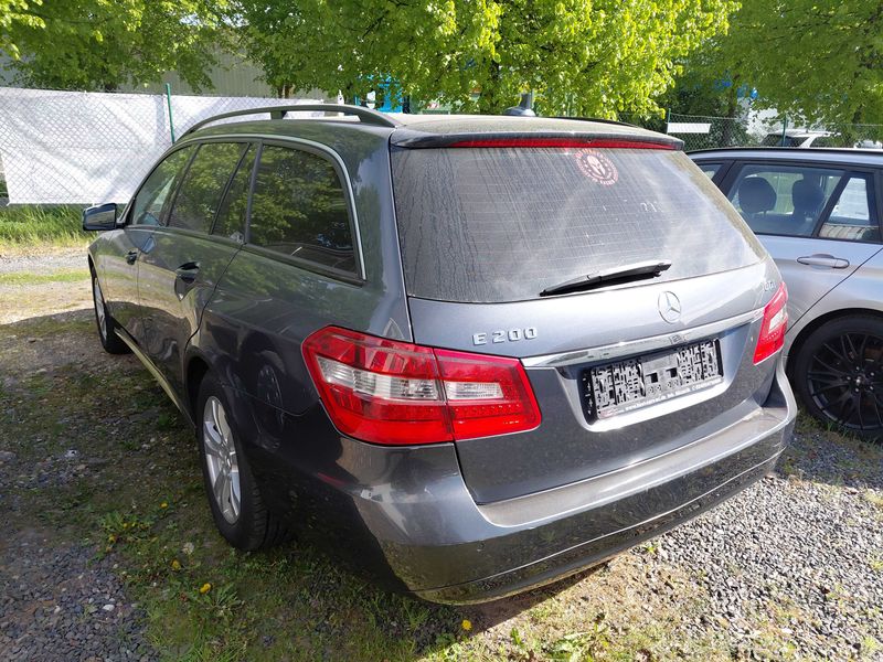 Mercedes-Benz E-Klasse E 200 CDI T BlueEfficiency 2010 – снимка 3