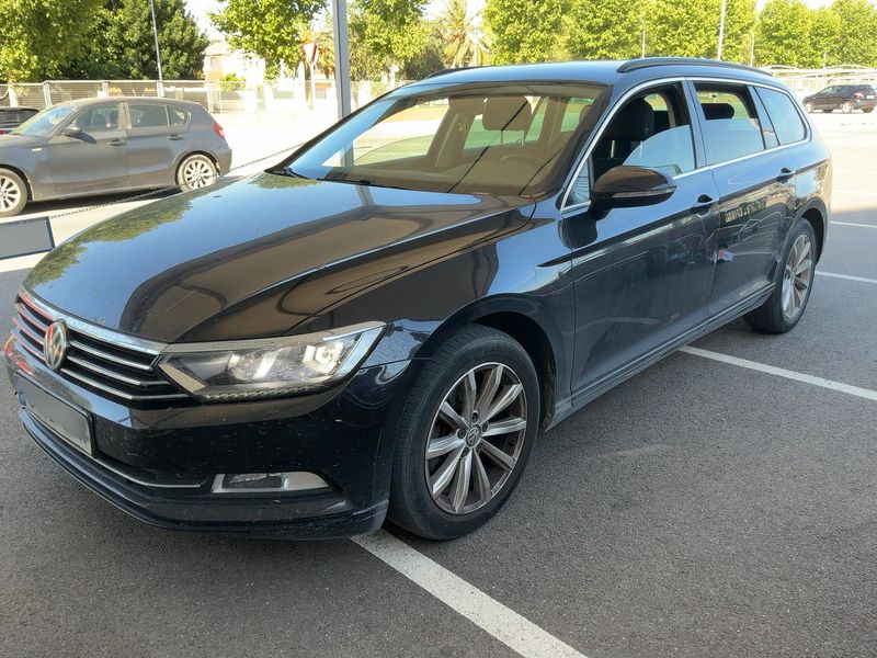 Volkswagen Passat 1.6 TDI Advance BlueMotion Tech 2015 – снимка 1