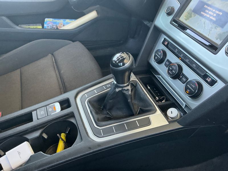 Volkswagen Passat 1.6 TDI Advance BlueMotion Tech 2015 – снимка 23