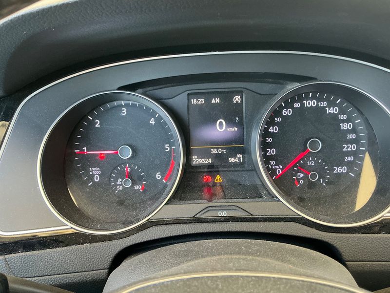 Volkswagen Passat 1.6 TDI Advance BlueMotion Tech 2015 – снимка 18