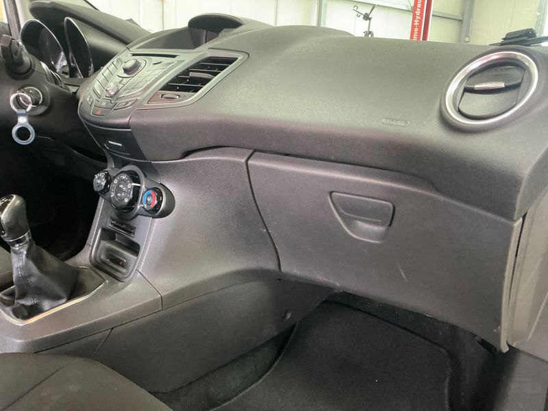 Ford Fiesta 1.0 SYNC Edition 2013 – снимка 25