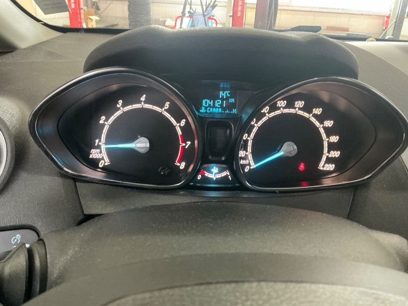 Ford Fiesta 1.0 SYNC Edition 2013 – снимка 19