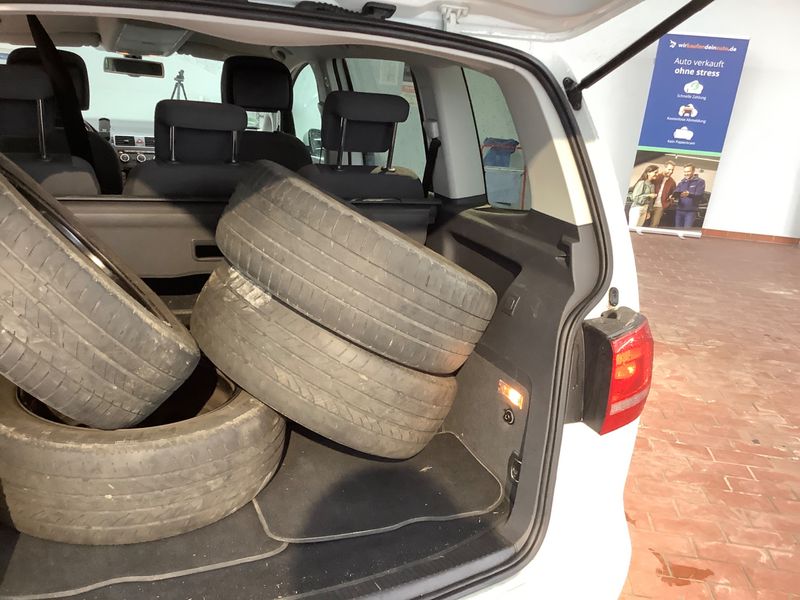 Volkswagen Touran 1.6 TDI Comfortline BlueMotion Tech 2014 – снимка 38