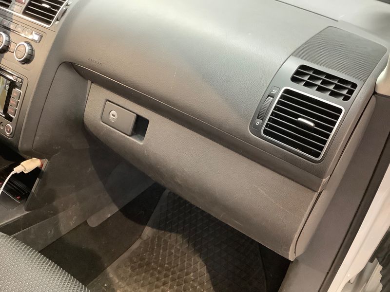 Volkswagen Touran 1.6 TDI Comfortline BlueMotion Tech 2014 – снимка 37
