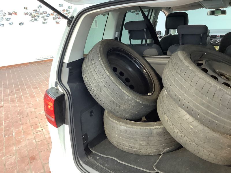 Volkswagen Touran 1.6 TDI Comfortline BlueMotion Tech 2014 – снимка 39