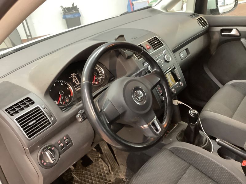 Volkswagen Touran 1.6 TDI Comfortline BlueMotion Tech 2014 – снимка 41