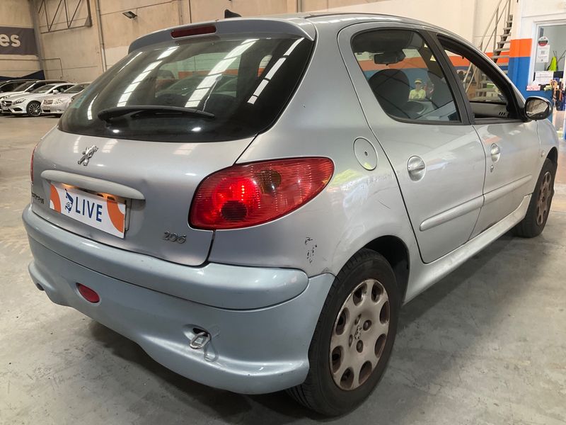 Peugeot 206 1.6 XT 2004 – снимка 2