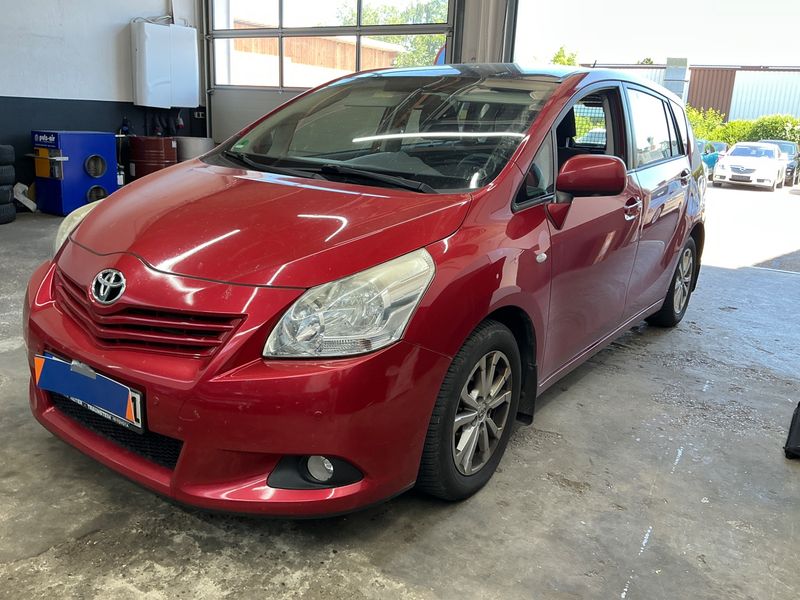 Toyota Verso 2.0 D-4D Edition 2011 – снимка 1