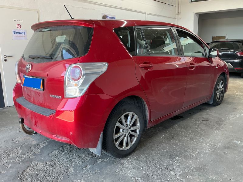 Toyota Verso 2.0 D-4D Edition 2011 – снимка 2