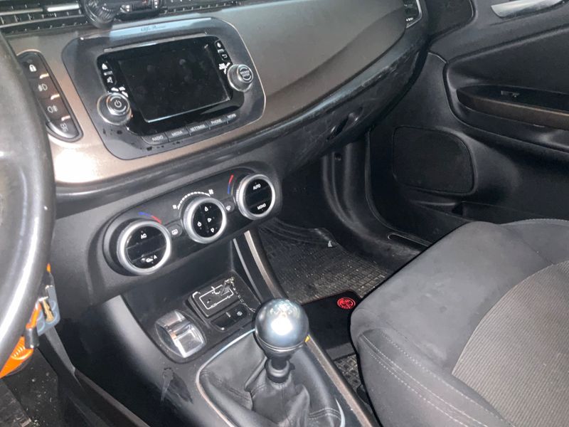 Alfa Romeo Giulietta 1.6 JTD Distinctive 2015 – снимка 30