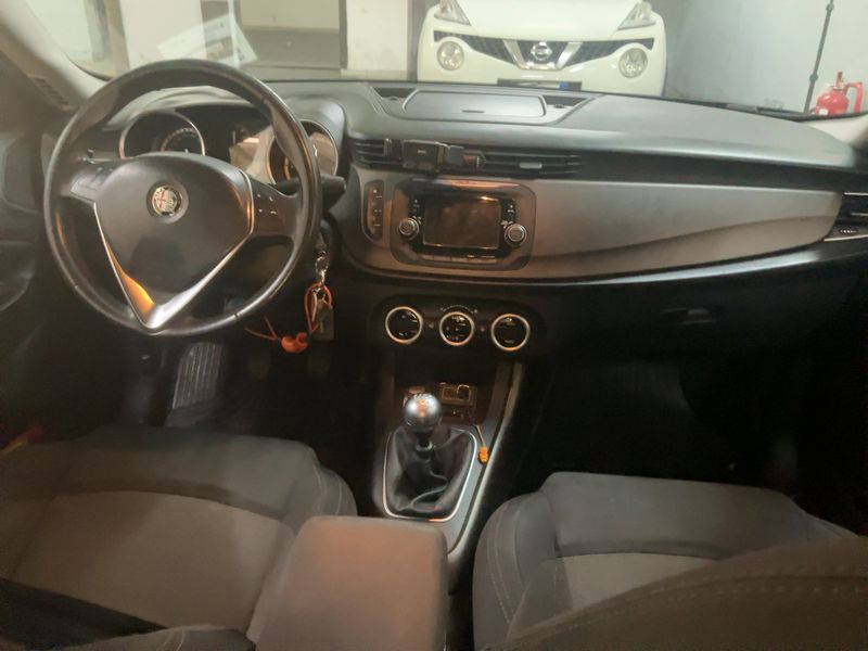 Alfa Romeo Giulietta 1.6 JTD Distinctive 2015 – снимка 17