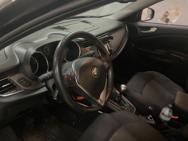Alfa Romeo Giulietta 1.6 JTD Distinctive 2015 – снимка 28