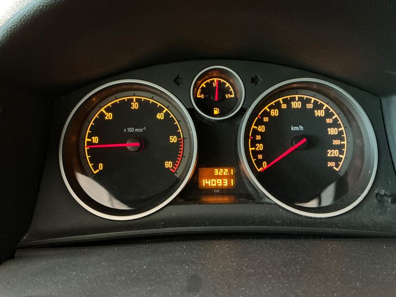 Opel Astra 1.7 CDTI Edition 2009 – снимка 4