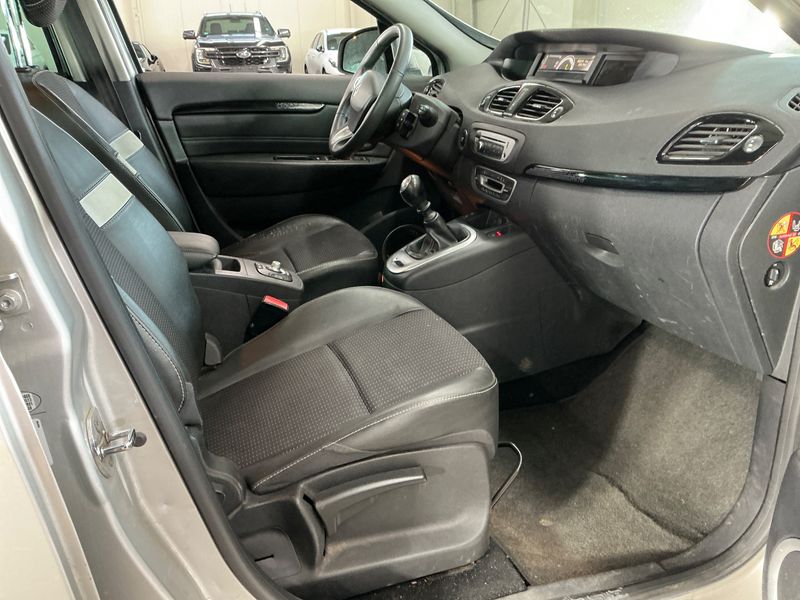 Renault Grand Scenic 1.4 TCe Dynamique 2013 – снимка 3