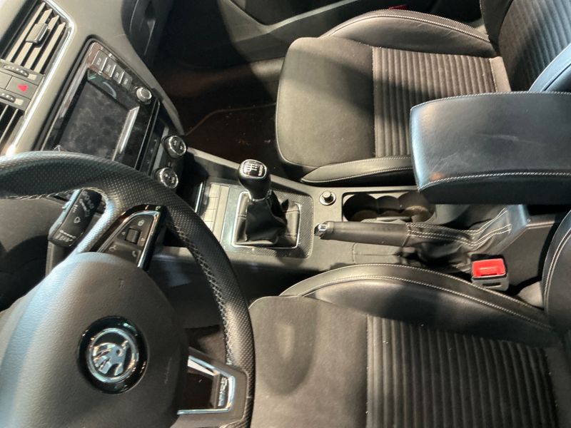 Skoda Octavia 2.0 TDI RS 2013 – снимка 33
