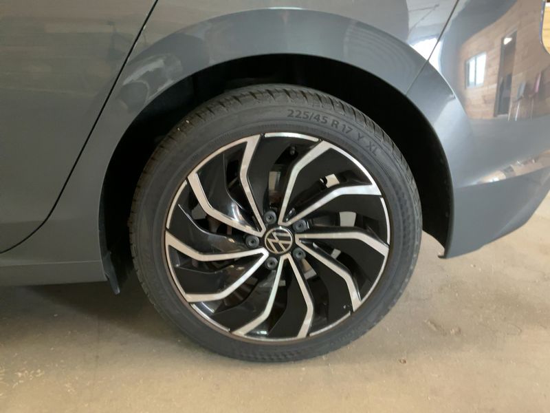 Volkswagen Golf VIII 1.5 eTSI ACT Life 1st 2020 – снимка 5