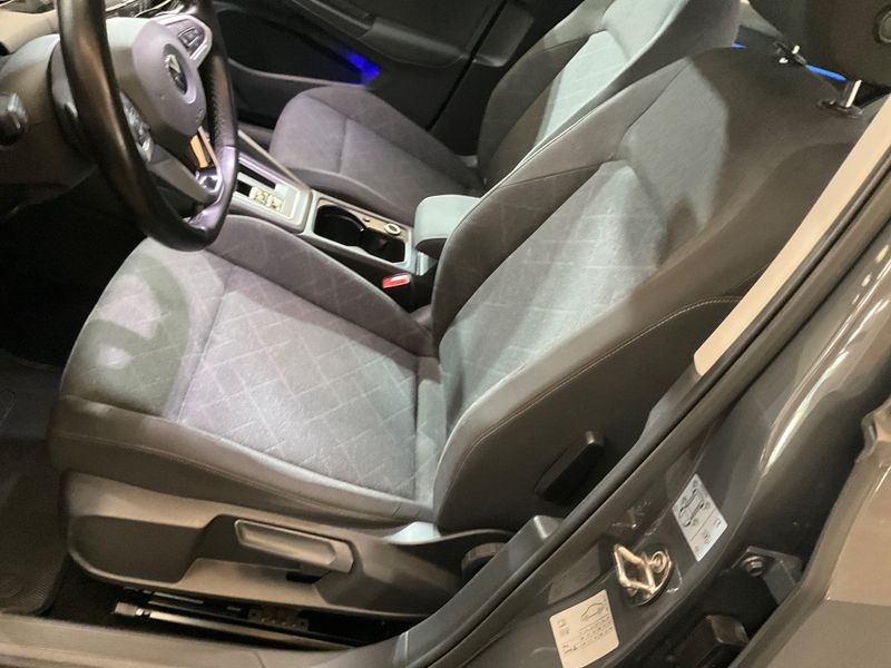 Volkswagen Golf VIII 1.5 eTSI ACT Life 1st 2020 – снимка 22