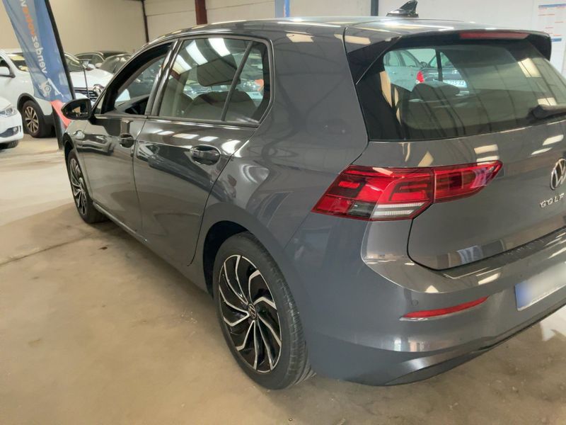 Volkswagen Golf VIII 1.5 eTSI ACT Life 1st 2020 – снимка 6