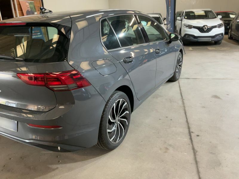 Volkswagen Golf VIII 1.5 eTSI ACT Life 1st 2020 – снимка 8