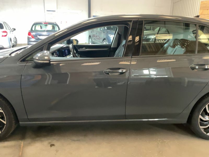 Volkswagen Golf VIII 1.5 eTSI ACT Life 1st 2020 – снимка 4
