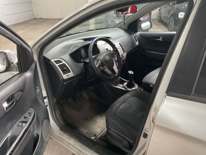 Hyundai i20 1.4 CRDi Classic 2011 – снимка 3