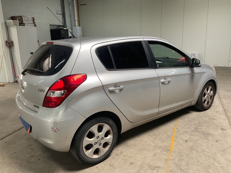 Hyundai i20 1.4 CRDi Classic 2011 – снимка 2