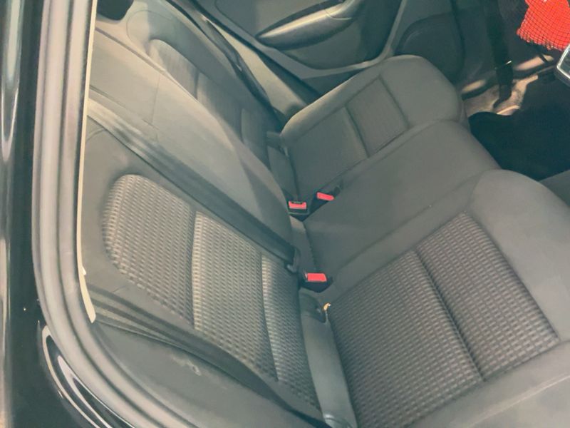 Audi Q3 2.0 TDI quattro 2012 – снимка 19