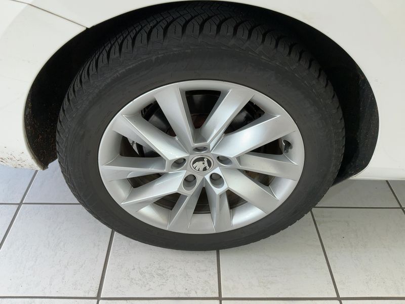 Skoda Superb 2.0 TDI Style 4x4 2018 – снимка 9