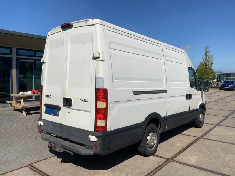 Iveco Daily 2.3 Diesel HKa 35 S Radstand 3300 2013 – снимка на щета