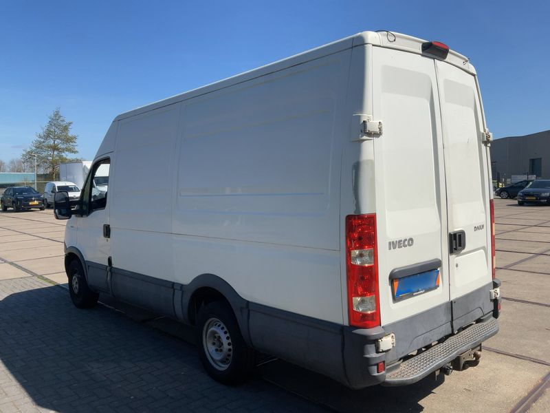 Iveco Daily 2.3 Diesel HKa 35 S Radstand 3300 2013 – снимка на щета