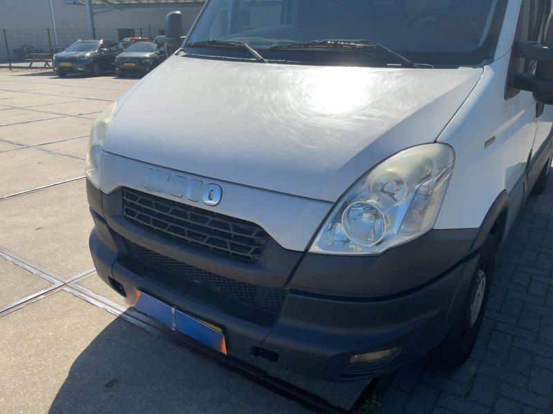 Iveco Daily 2.3 Diesel HKa 35 S Radstand 3300 2013 – снимка 2