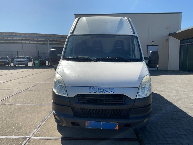 Iveco Daily 2.3 Diesel HKa 35 S Radstand 3300 2013 – снимка 9
