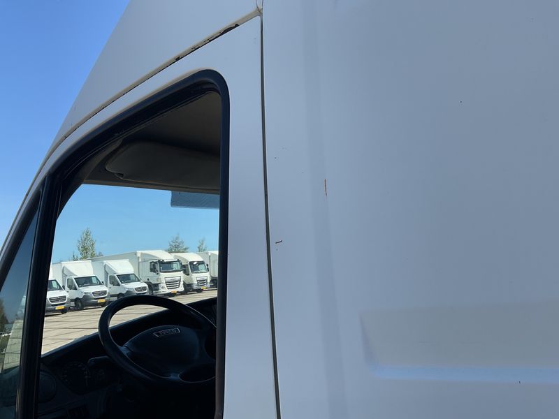 Iveco Daily 2.3 Diesel HKa 35 S Radstand 3300 2013 – снимка на щета