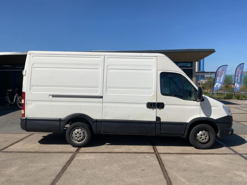 Iveco Daily 2.3 Diesel HKa 35 S Radstand 3300 2013 – снимка на щета