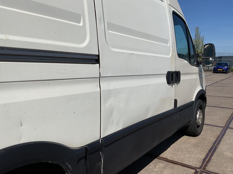 Iveco Daily 2.3 Diesel HKa 35 S Radstand 3300 2013 – снимка на щета