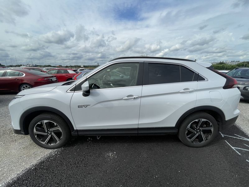 Mitsubishi Eclipse Cross 2.4 Plug-in Hybrid Plus Select 4WD 2023 – снимка 22