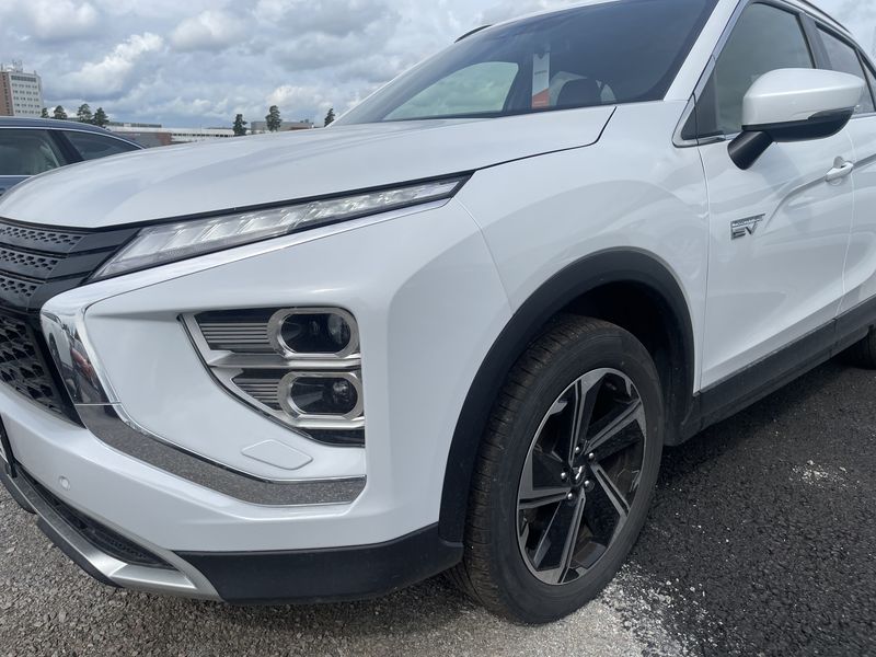 Mitsubishi Eclipse Cross 2.4 Plug-in Hybrid Plus Select 4WD 2023 – снимка 2