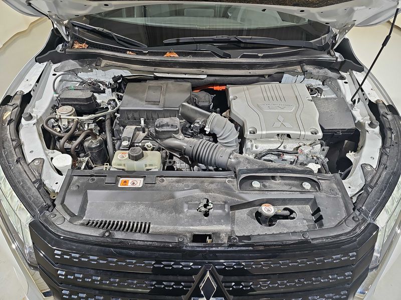 Mitsubishi Eclipse Cross 2.4 Plug-in Hybrid Plus Select 4WD 2023 – снимка 8