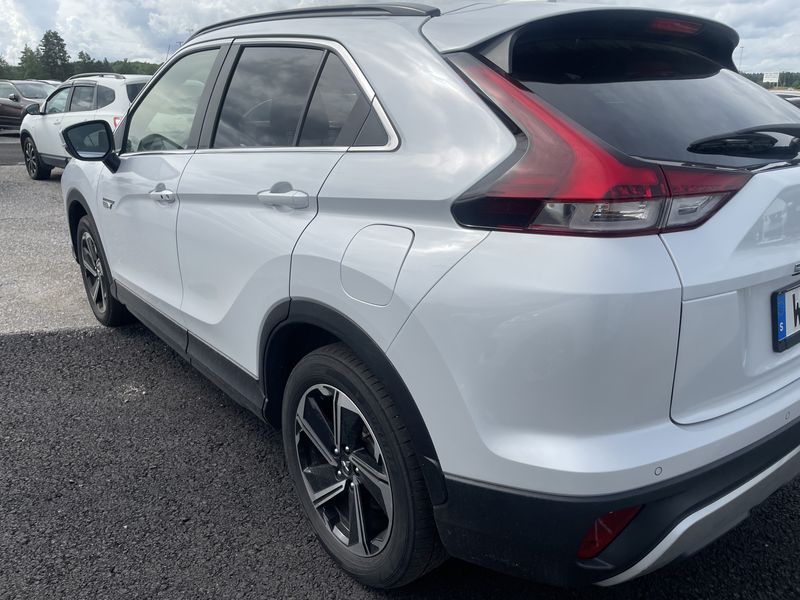 Mitsubishi Eclipse Cross 2.4 Plug-in Hybrid Plus Select 4WD 2023 – снимка 3