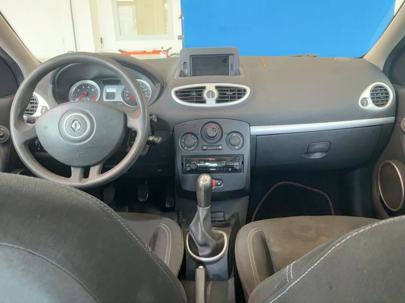 Renault Clio 1.2 Dynamique 2010 – снимка 17