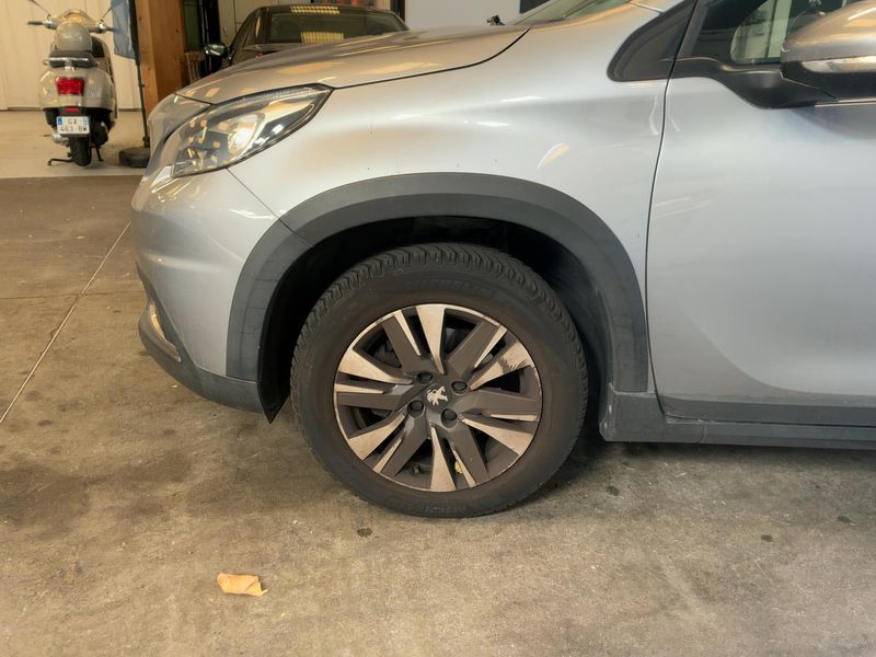 Peugeot 2008 1.2 PureTech Allure 2017 – снимка 3
