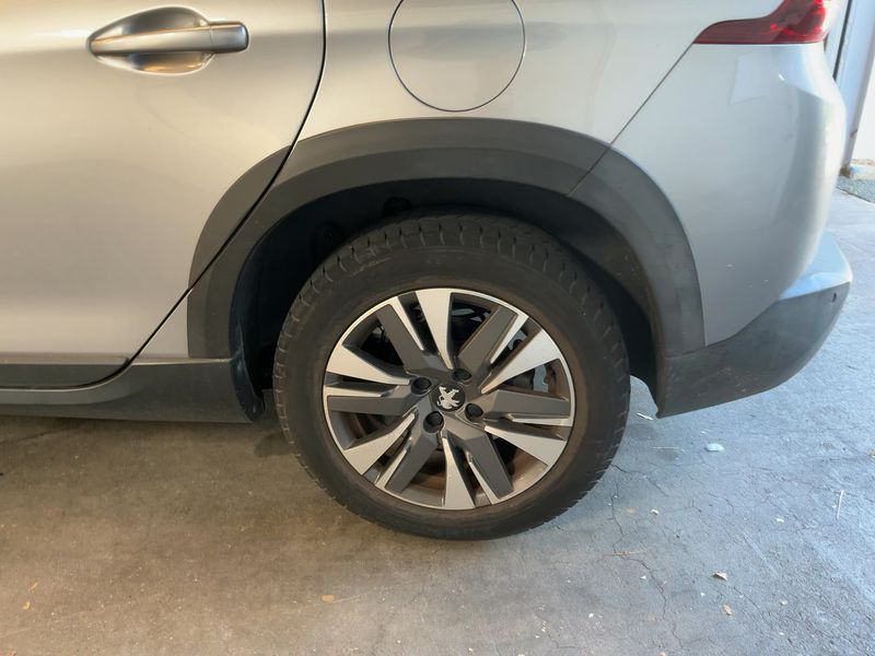 Peugeot 2008 1.2 PureTech Allure 2017 – снимка 5