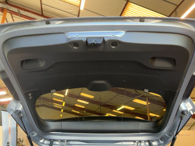 Peugeot 2008 1.2 PureTech Allure 2017 – снимка 15
