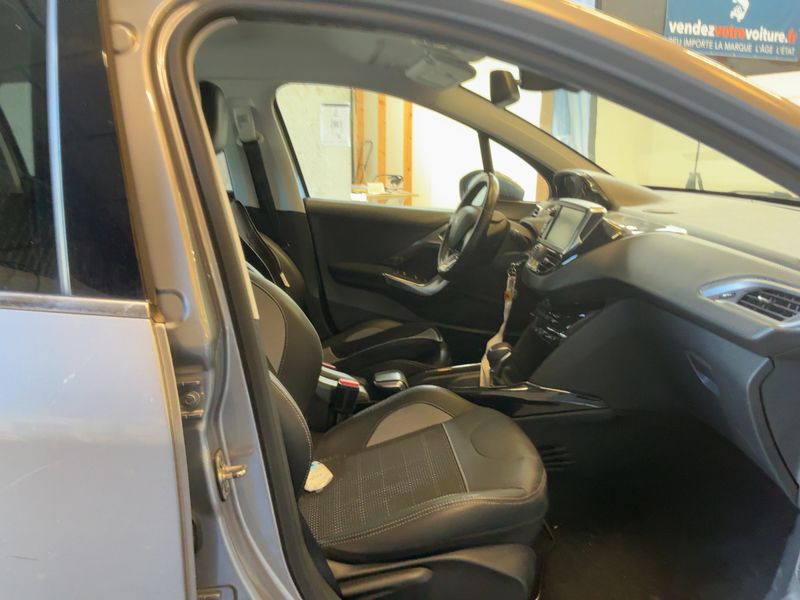 Peugeot 2008 1.2 PureTech Allure 2017 – снимка 16