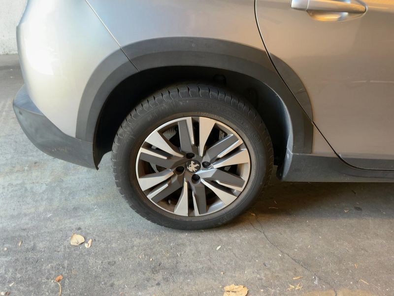 Peugeot 2008 1.2 PureTech Allure 2017 – снимка 9