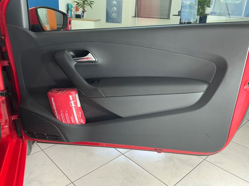 Volkswagen Polo 1.0 Trendline BlueMotion Tech 2015 – снимка 39