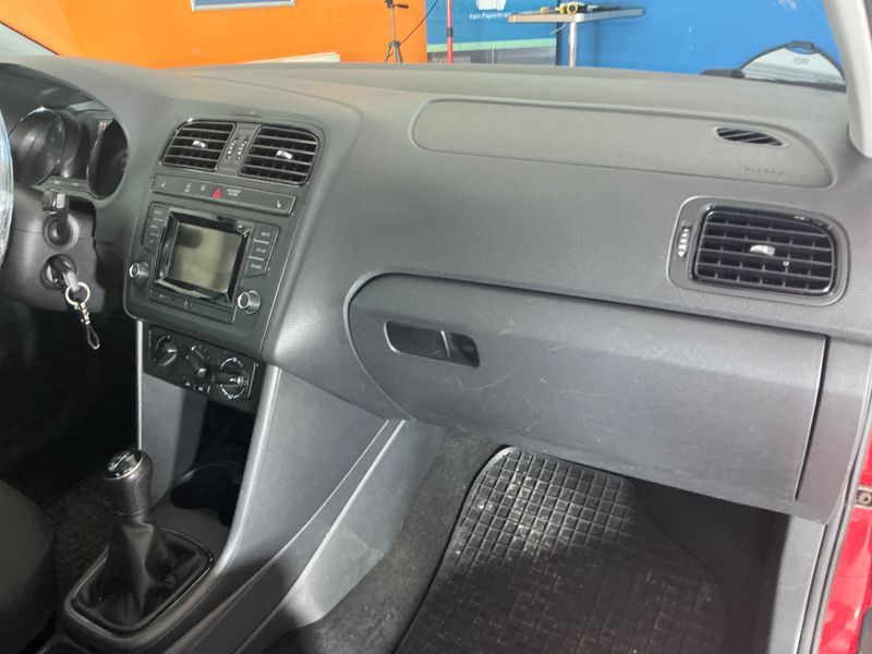 Volkswagen Polo 1.0 Trendline BlueMotion Tech 2015 – снимка 35