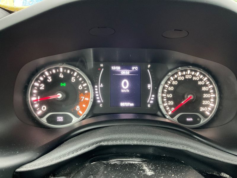 Jeep Renegade 1.6 Sport FWD 2018 – снимка 18